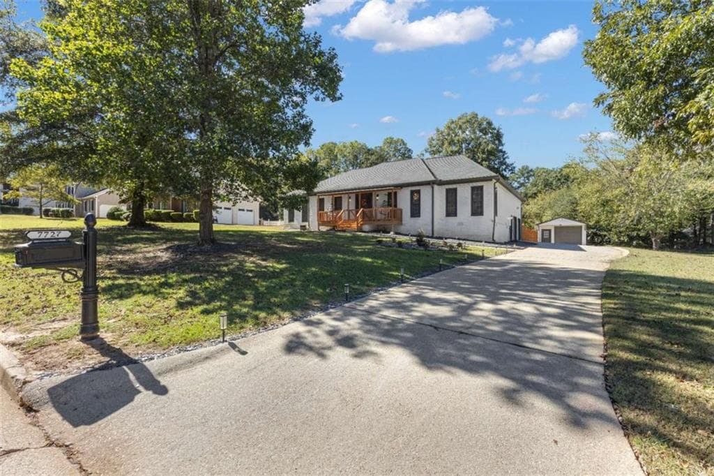 3 bedroom, 3 bathroom, 2,304 sq ft single family residence for sale at 7727 Hartford Court, Jonesboro, GA 30236 — photo 3