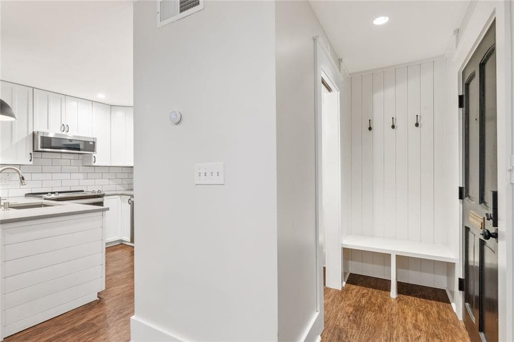 1 bedroom, 2 bathroom, 753 sq ft single family residence for rent at 91 Verlaine Place, Atlanta, GA 30327 for $1,950 a month — photo 2