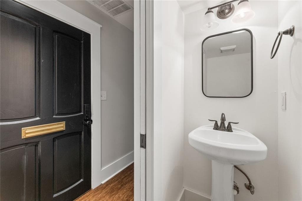 1 bedroom, 2 bathroom, 753 sq ft single family residence for rent at 91 Verlaine Place, Atlanta, GA 30327 for $1,950 a month — photo 3