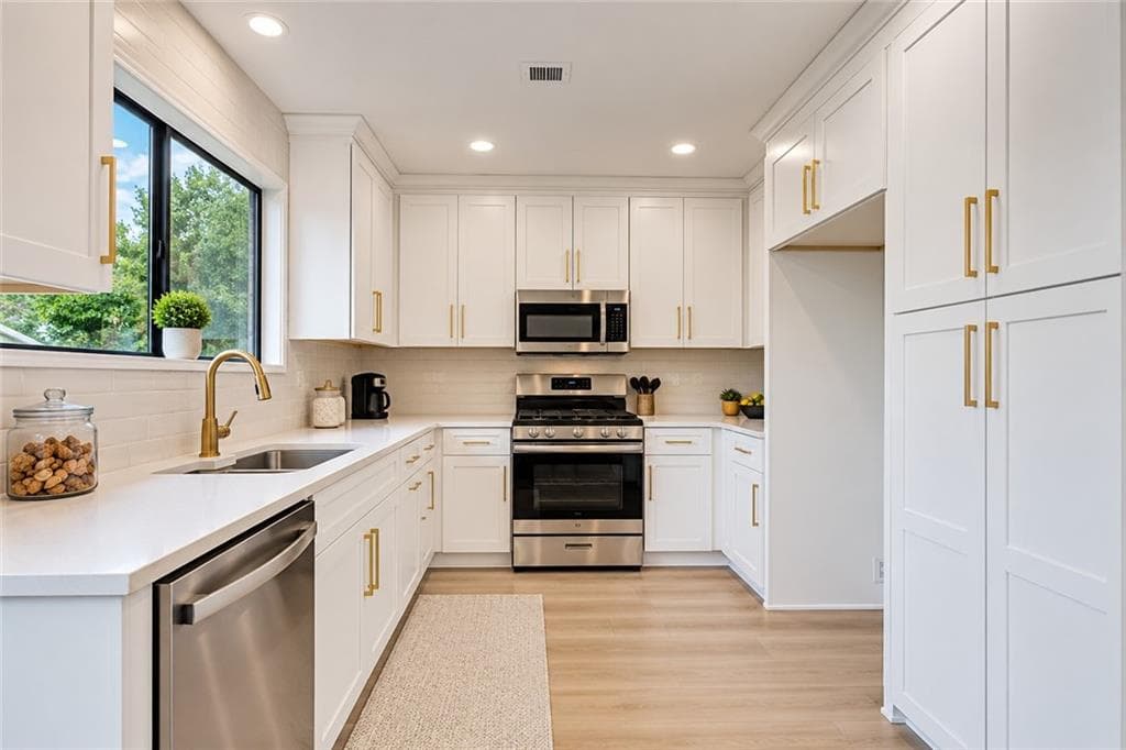 4 bedroom, 2 bathroom, 2,116 sq ft single family residence for sale at 282 Park Ridge Court, Riverdale, GA 30274 — photo 7
