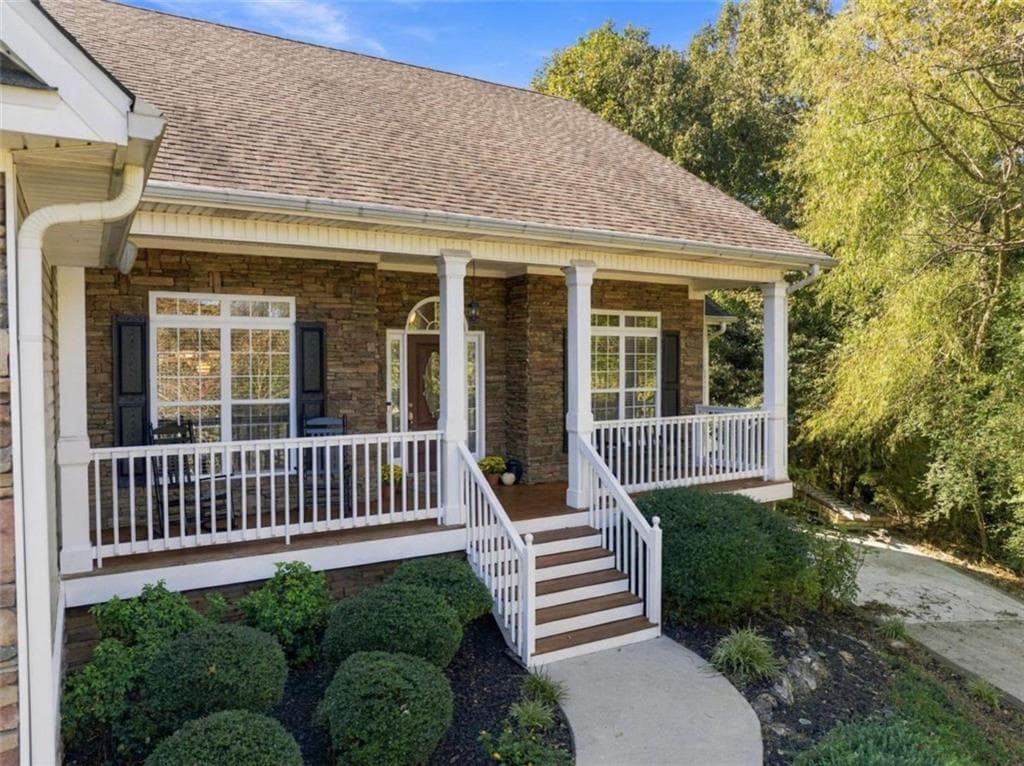 4 bedroom, 3 bathroom, 4,136 sq ft single family residence for sale at 12 Screaming Eagle Court, Adairsville, GA 30103 — photo 2