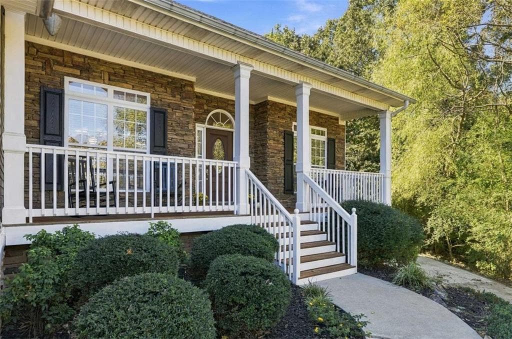 4 bedroom, 3 bathroom, 4,136 sq ft single family residence for sale at 12 Screaming Eagle Court, Adairsville, GA 30103 — photo 3