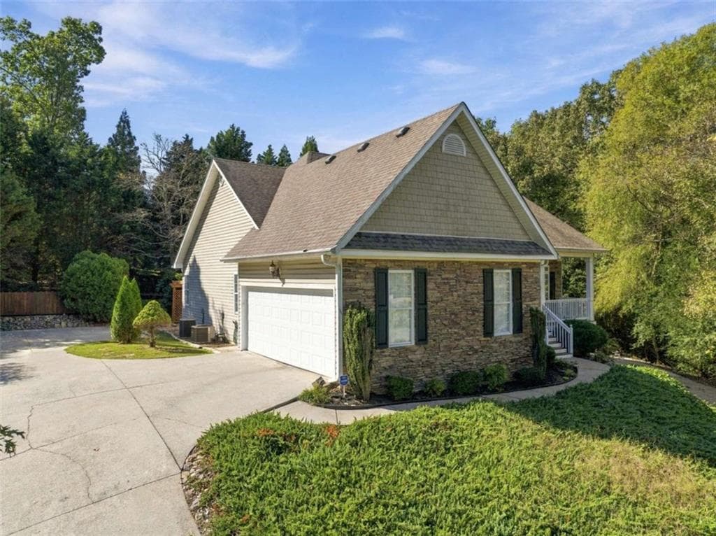 4 bedroom, 3 bathroom, 4,136 sq ft single family residence for sale at 12 Screaming Eagle Court, Adairsville, GA 30103 — photo 5