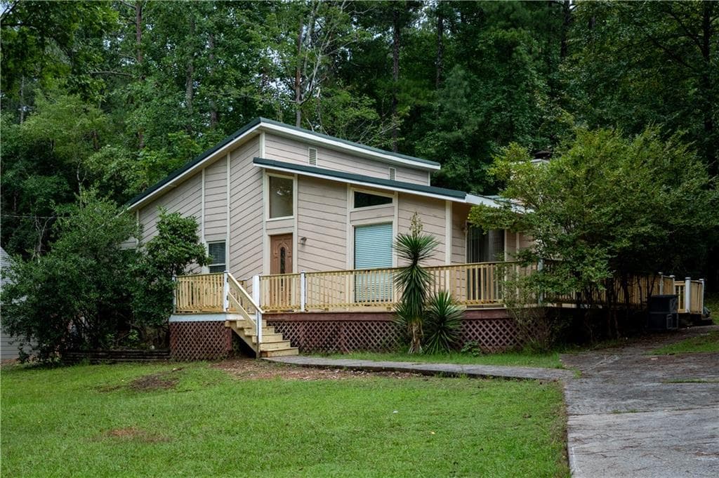 2 bedroom, 2 bathroom, 1,125 sq ft single family residence for sale at 5479 Southern Drive, Villa Rica, GA 30180