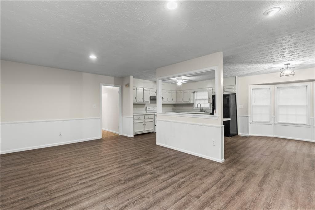 3 bedroom, 2 bathroom, 1,637 sq ft single family residence for rent at 3910 Doe Run Drive, Powder Springs, GA 30127 for $1,750 a month — photo 5