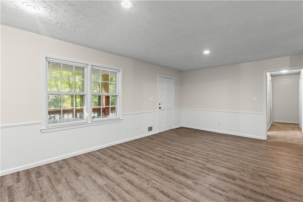 3 bedroom, 2 bathroom, 1,637 sq ft single family residence for rent at 3910 Doe Run Drive, Powder Springs, GA 30127 for $1,750 a month — photo 9