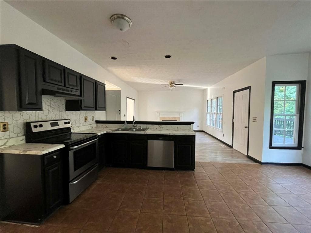 4 bedroom, 2 bathroom, 2,306 sq ft single family residence for rent at 1874 Fairpointe Trace, Stone Mountain, GA 30088 for $2,250 a month — photo 7