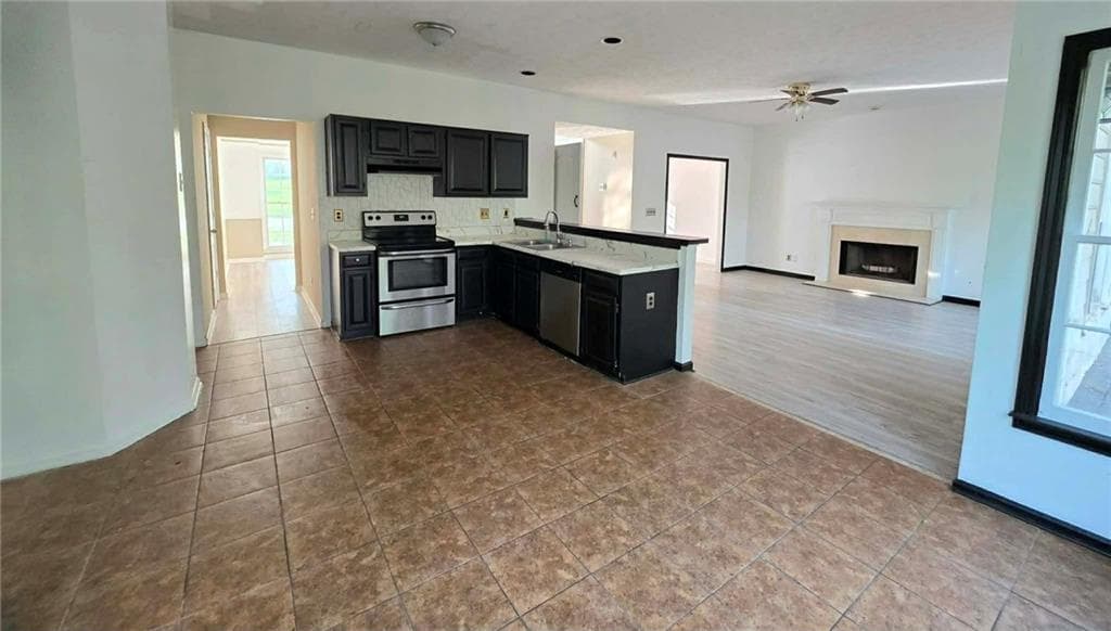 4 bedroom, 2 bathroom, 2,306 sq ft single family residence for rent at 1874 Fairpointe Trace, Stone Mountain, GA 30088 for $2,250 a month — photo 8