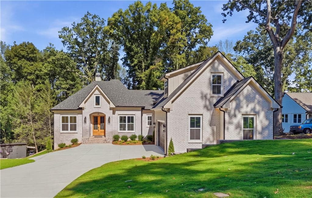 7 bedroom, 6 bathroom, 4,960 sq ft single family residence for sale at 798 Sherwood Road, Gainesville, GA 30501 — photo 1 of 56