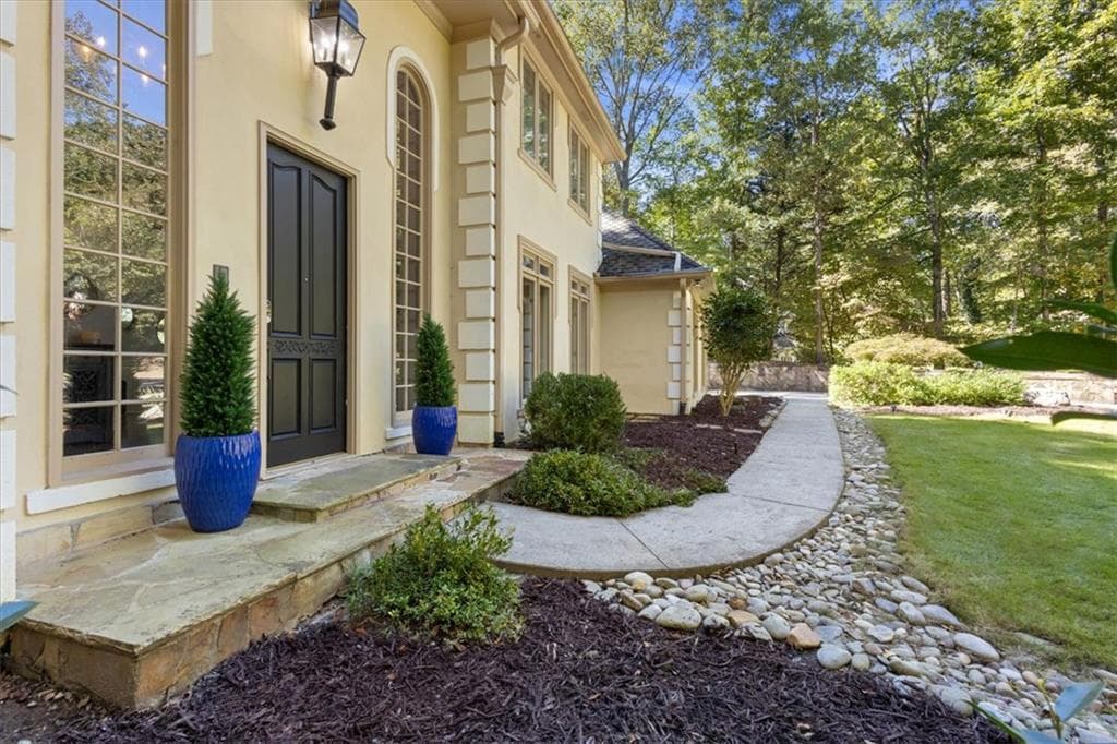 5 bedroom, 5 bathroom, 5,888 sq ft single family residence for sale at 120 Stonemist Court, Roswell, GA 30076 — photo 2