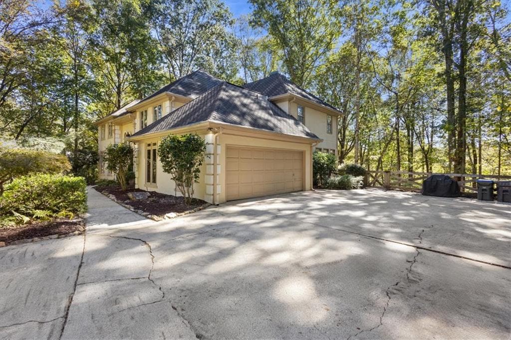 5 bedroom, 5 bathroom, 5,888 sq ft single family residence for sale at 120 Stonemist Court, Roswell, GA 30076 — photo 5