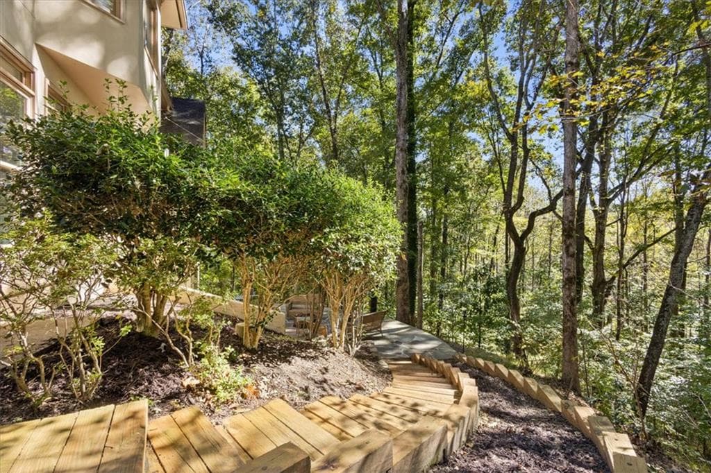5 bedroom, 5 bathroom, 5,888 sq ft single family residence for sale at 120 Stonemist Court, Roswell, GA 30076 — photo 7