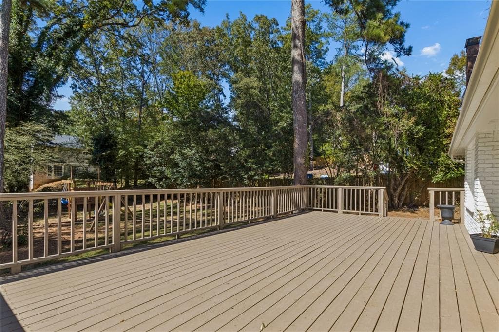 4 bedroom, 3 bathroom, 2,436 sq ft single family residence for sale at 1424 Cedarhurst Drive, Dunwoody, GA 30338 — photo 9
