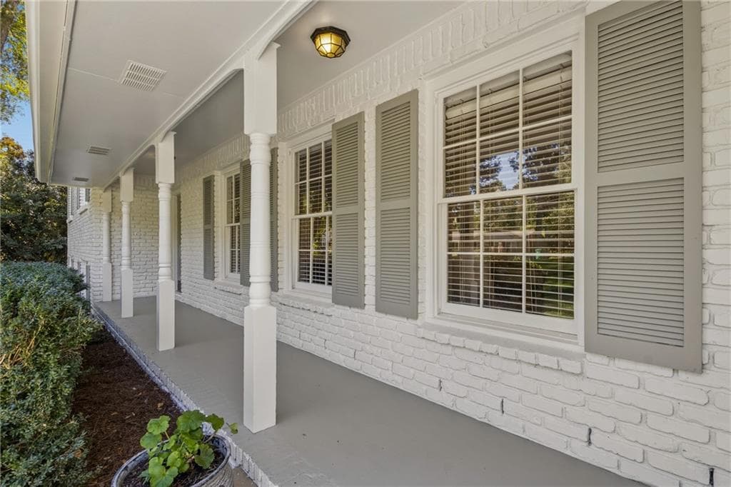 4 bedroom, 3 bathroom, 2,436 sq ft single family residence for sale at 1424 Cedarhurst Drive, Dunwoody, GA 30338 — photo 10