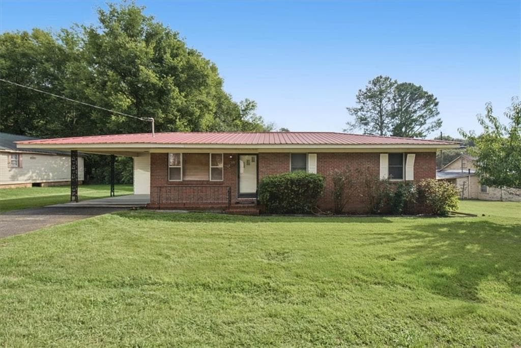 3 bedroom, 1 bathroom, 1,018 sq ft single family residence for sale at 305 Pine Street, Rockmart, GA 30153