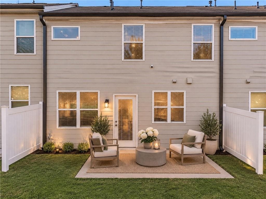 3 bedroom, 3 bathroom, 2,214 sq ft townhouse for sale at 1220 Point Place Drive, Loganville, GA 30052 — photo 6