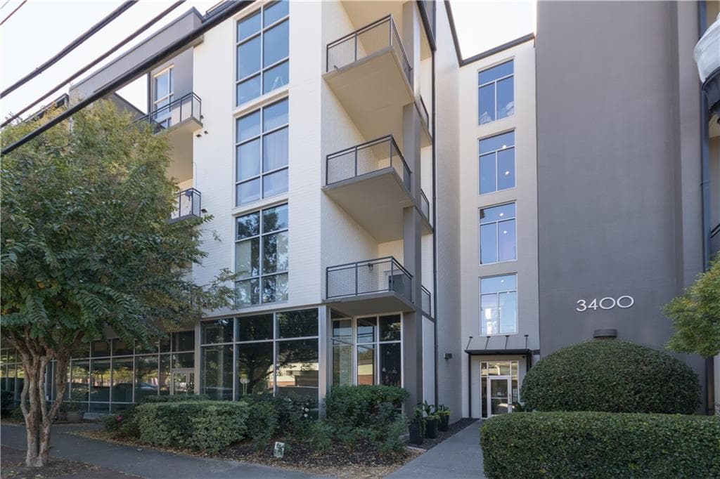2 bedroom, 2 bathroom, 1,020 sq ft condominium for rent at 3400 Malone Drive 102, Chamblee, GA 30341 for $2,250 a month — photo 2
