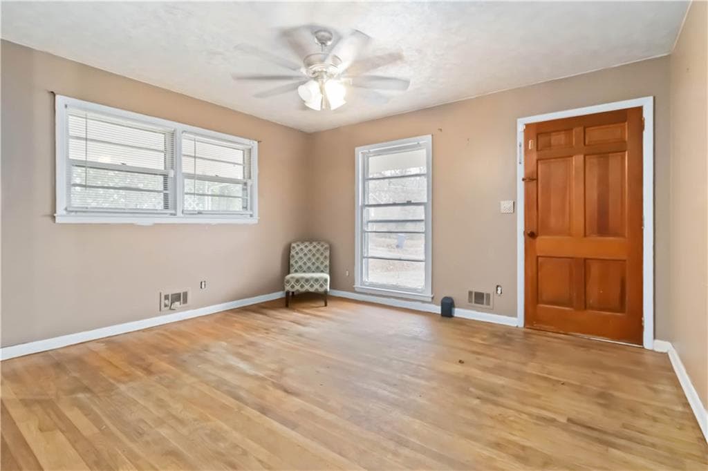 3 bedroom, 1 bathroom, 1,014 sq ft single family residence for sale at 913 Longleaf Drive, Forest Park, GA 30297 — photo 3