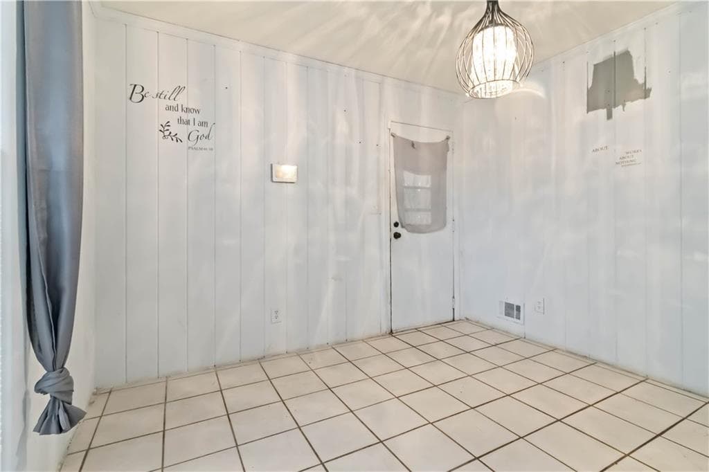 3 bedroom, 1 bathroom, 1,014 sq ft single family residence for sale at 913 Longleaf Drive, Forest Park, GA 30297 — photo 4
