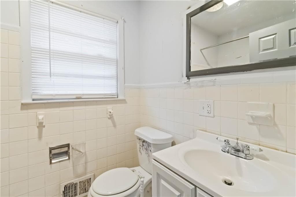 3 bedroom, 1 bathroom, 1,014 sq ft single family residence for sale at 913 Longleaf Drive, Forest Park, GA 30297 — photo 7
