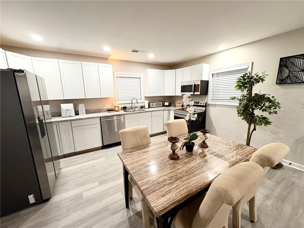 2 bedroom, 1 bathroom, 1,559 sq ft duplex for rent at 312 E 15th Street SW, Rome, GA 30161 for $2,450 a month — photo 5