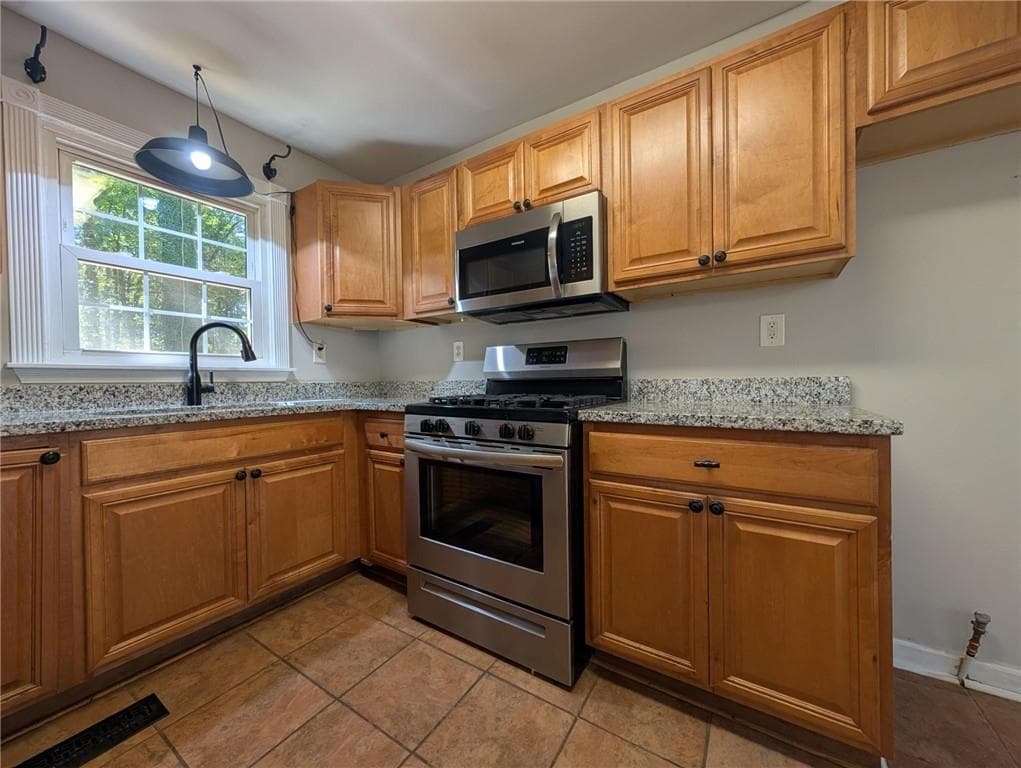 3 bedroom, 1 bathroom, 816 sq ft single family residence for sale at 2063 White Oak Circle, Kennesaw, GA 30144 — photo 6