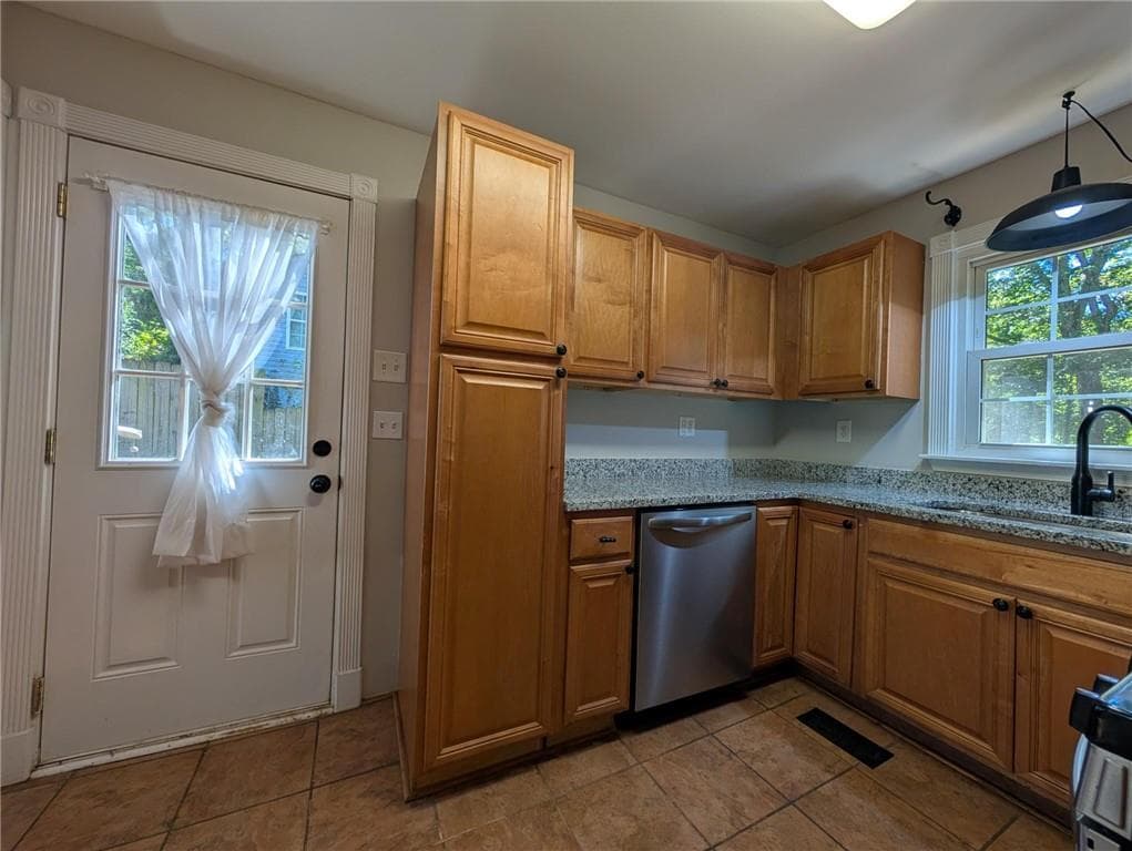 3 bedroom, 1 bathroom, 816 sq ft single family residence for sale at 2063 White Oak Circle, Kennesaw, GA 30144 — photo 8