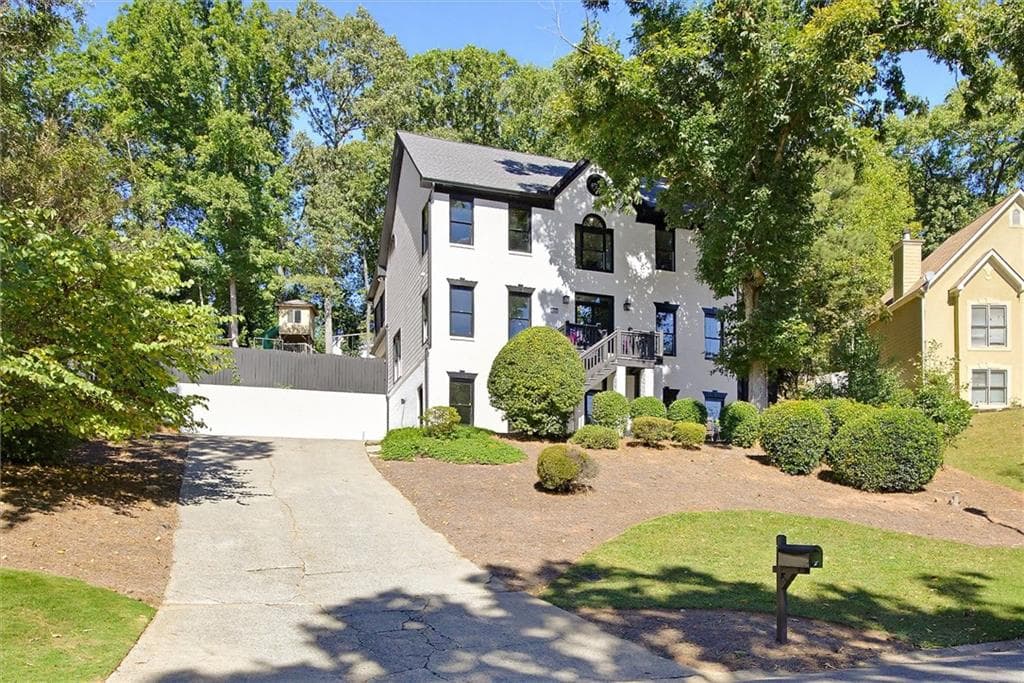 5 bedroom, 7 bathroom, 5,101 sq ft single family residence for sale at 1040 Laurel Valley Drive, Marietta, GA 30064 — photo 2