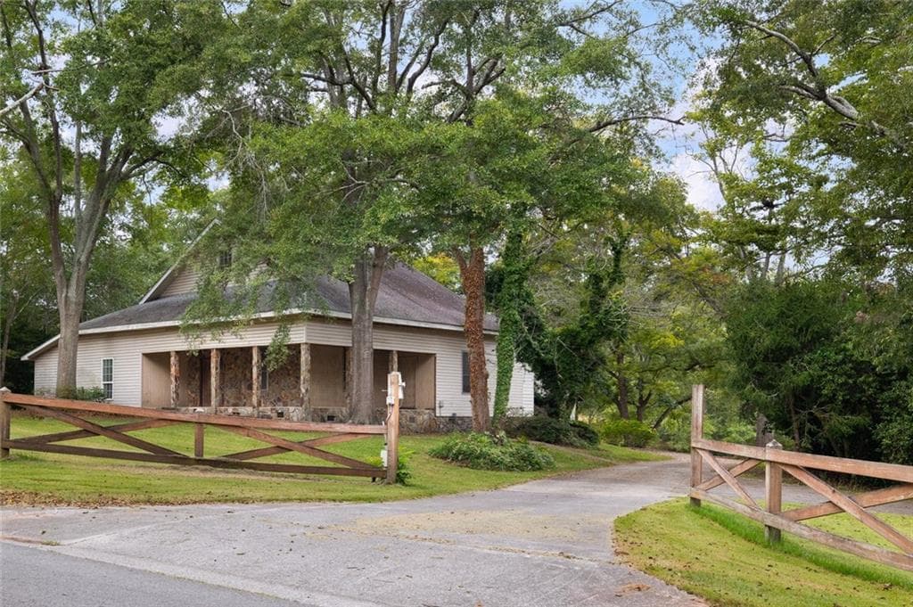 3 bedroom, 2 bathroom, 3,544 sq ft single family residence for sale at 4038 Brownsville Road, Powder Springs, GA 30127 — photo 2