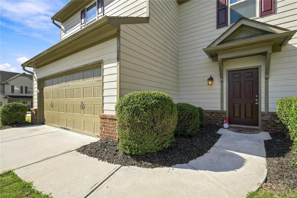3 bedroom, 3 bathroom, 1,832 sq ft single family residence for sale at 1262 Walnut Creek Circle, Pendergrass, GA 30567 — photo 2