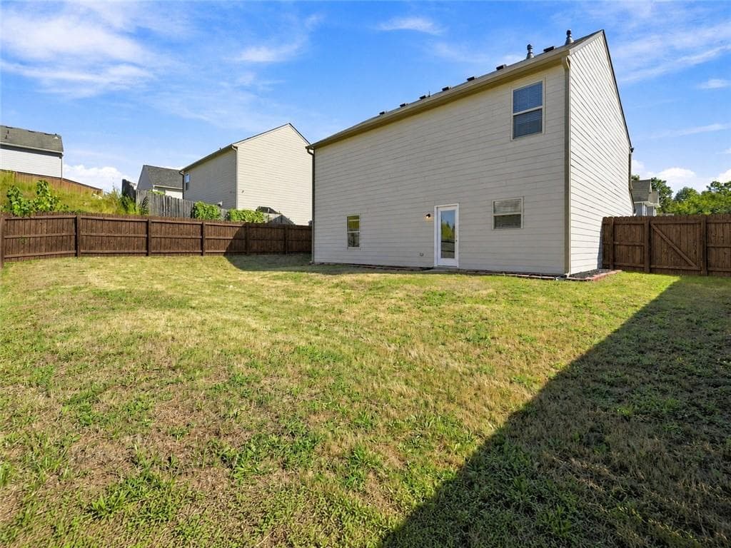 3 bedroom, 3 bathroom, 1,832 sq ft single family residence for sale at 1262 Walnut Creek Circle, Pendergrass, GA 30567 — photo 7