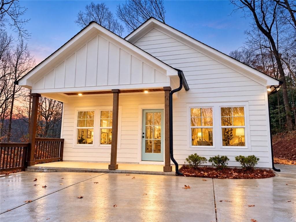 3 bedroom, 2 bathroom, 1,350 sq ft single family residence for sale at 5245 Virginia Avenue, Cumming, GA 30041 — photo 1 of 14