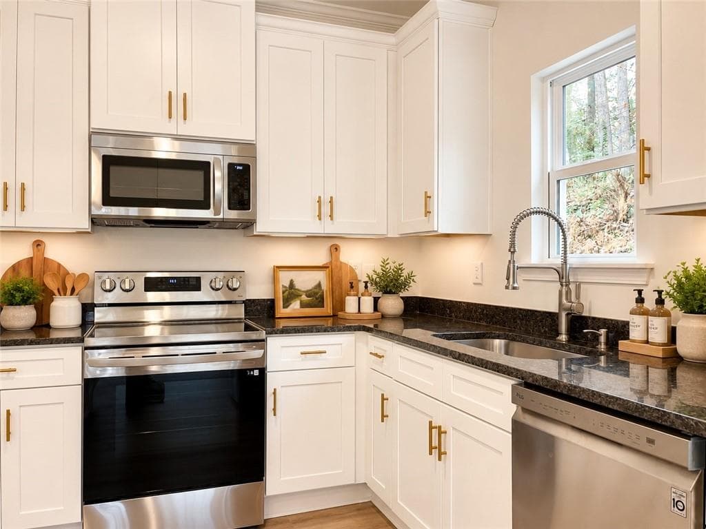 3 bedroom, 2 bathroom, 1,350 sq ft single family residence for sale at 5245 Virginia Avenue, Cumming, GA 30041 — photo 5