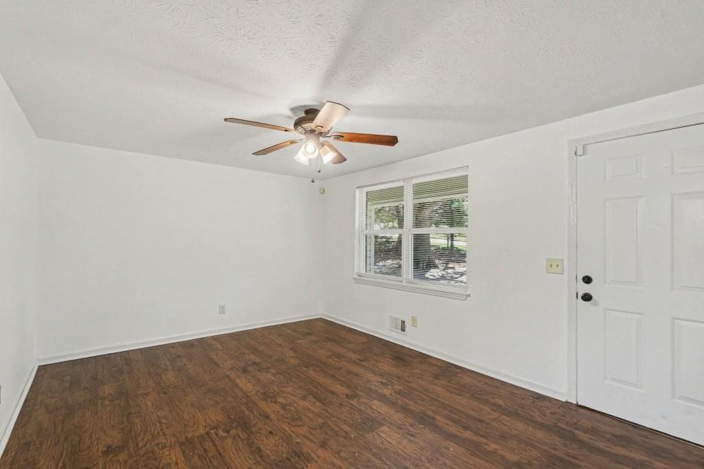 3 bedroom, 2 bathroom, 1,104 sq ft single family residence for sale at 6322 PINE FROST Drive, Douglasville, GA 30135 — photo 2
