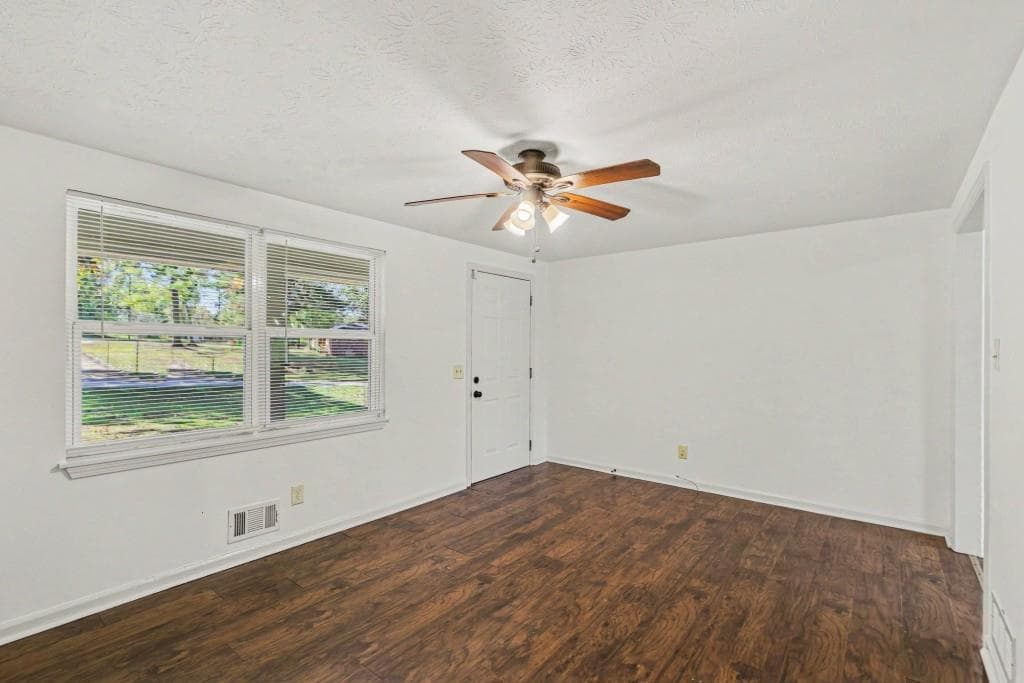 3 bedroom, 2 bathroom, 1,104 sq ft single family residence for sale at 6322 PINE FROST Drive, Douglasville, GA 30135 — photo 3