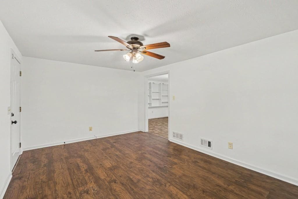 3 bedroom, 2 bathroom, 1,104 sq ft single family residence for sale at 6322 PINE FROST Drive, Douglasville, GA 30135 — photo 5