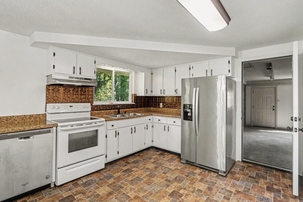 3 bedroom, 2 bathroom, 1,104 sq ft single family residence for sale at 6322 PINE FROST Drive, Douglasville, GA 30135 — photo 6