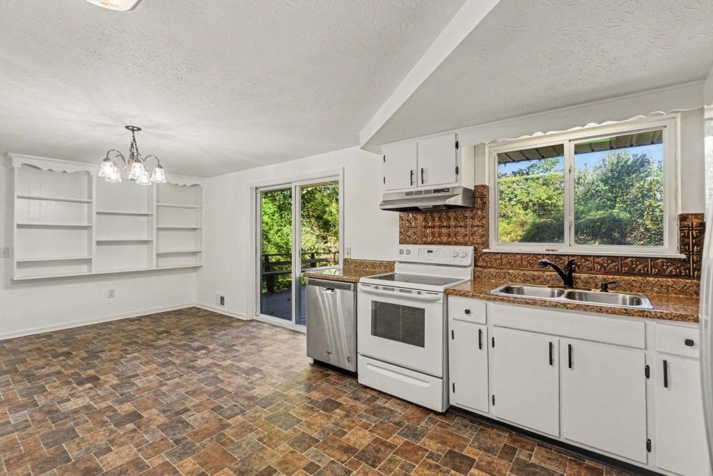 3 bedroom, 2 bathroom, 1,104 sq ft single family residence for sale at 6322 PINE FROST Drive, Douglasville, GA 30135 — photo 8