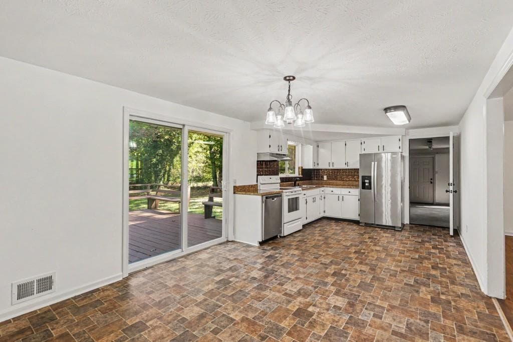 3 bedroom, 2 bathroom, 1,104 sq ft single family residence for sale at 6322 PINE FROST Drive, Douglasville, GA 30135 — photo 9