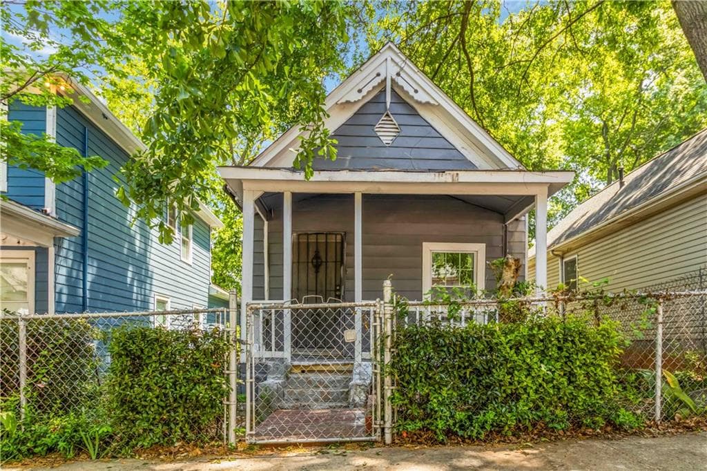 2 bedroom, 1 bathroom, 1,006 sq ft single family residence for sale at 712 Garibaldi Street, Atlanta, GA 30310 — photo 2