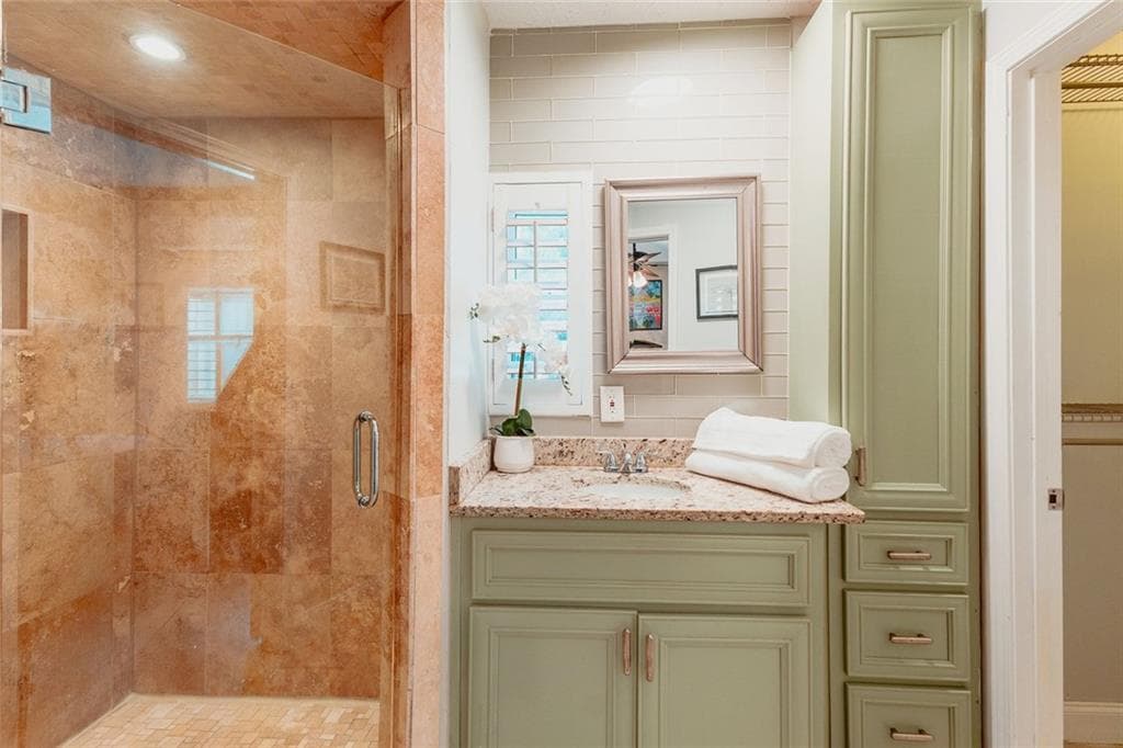 duplex for sale at 360 Ralph David Abernathy Boulevard, Atlanta, GA 30312 — photo 5