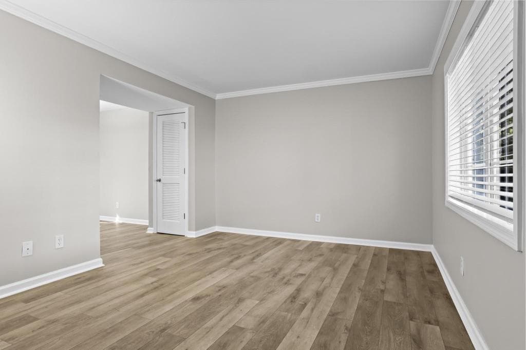2 bedroom, 2 bathroom, 1,000 sq ft condominium for sale at 6940 Roswell Road 13F, Atlanta, GA 30328 — photo 3