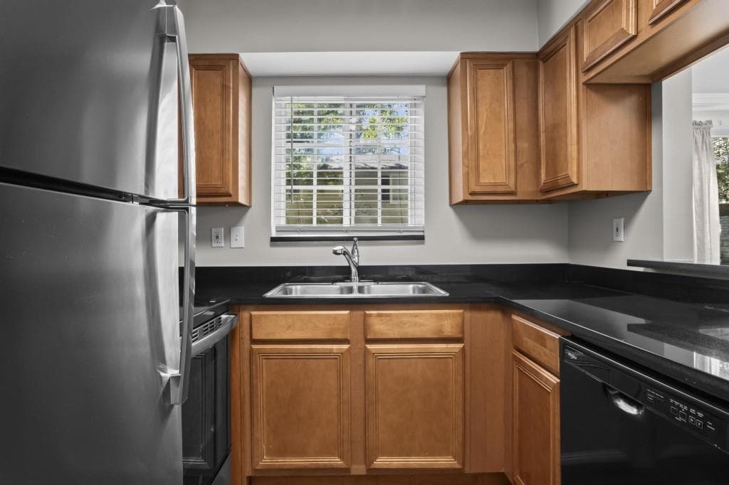 2 bedroom, 2 bathroom, 1,000 sq ft condominium for sale at 6940 Roswell Road 13F, Atlanta, GA 30328 — photo 10