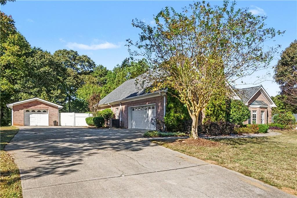 3 bedroom, 3 bathroom, 2,254 sq ft single family residence for sale at 70 Northwood Springs Drive, Oxford, GA 30054 — photo 3