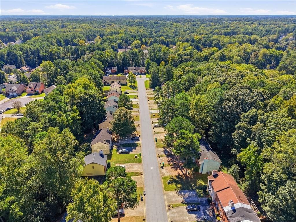 2 bedroom, 3 bathroom, 1,232 sq ft townhouse for sale at 5588 Windwood Road, Atlanta, GA 30349 — photo 4
