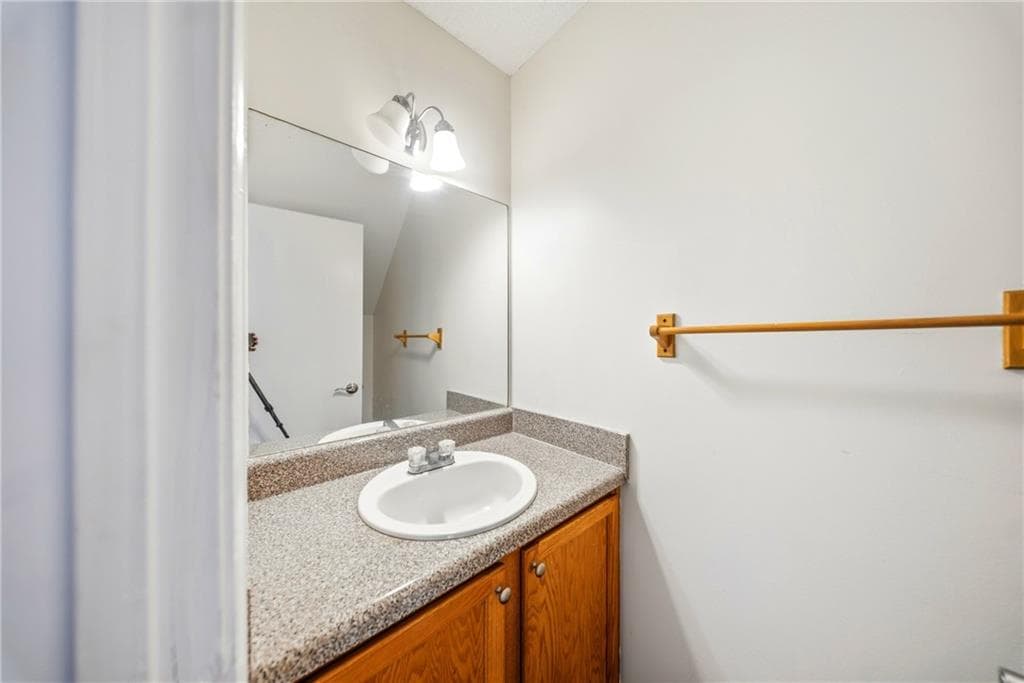 2 bedroom, 3 bathroom, 1,232 sq ft townhouse for sale at 5588 Windwood Road, Atlanta, GA 30349 — photo 7
