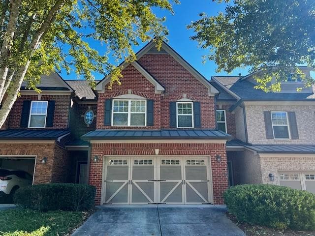 3 bedroom, 3 bathroom, 2,045 sq ft townhouse for rent at 4925 Hastings Terrace, Alpharetta, GA 30005 for $2,445 a month