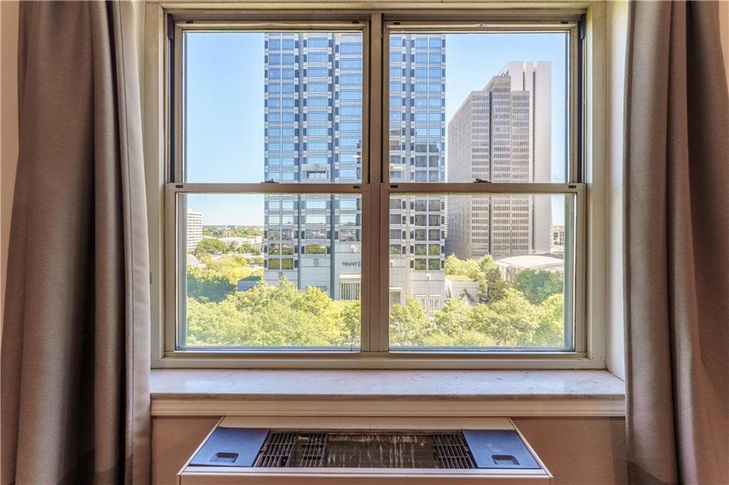 1 bedroom, 1 bathroom, 721 sq ft condominium for rent at 300 Peachtree Street 9E, Atlanta, GA 30308 for $2,000 a month — photo 7