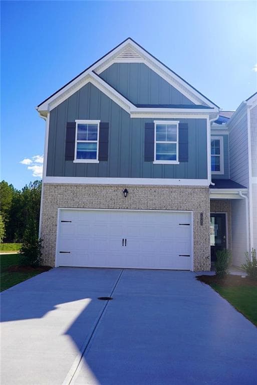 4 bedroom, 3 bathroom, 1,817 sq ft townhouse for sale at 7040 Old bridge Lane, Conyers, GA 30013