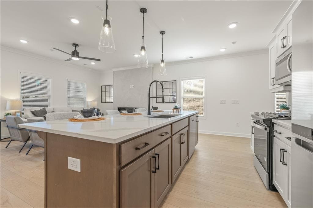 3 bedroom, 3 bathroom, 1,805 sq ft townhouse for sale at 688 Sunstone Lane, Lawrenceville, GA 30043 — photo 6